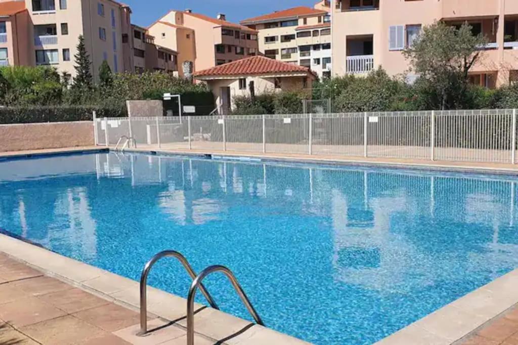 Spacieux 65m2, Avec Piscine Et Parking Apartamento