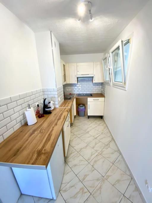 Spacieux 65m2, Avec Piscine Et Parking