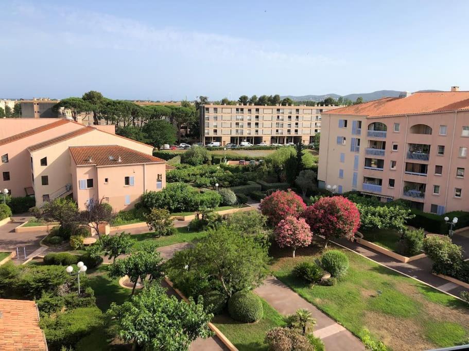 Spacieux 65m2, Avec Piscine Et Parking Fréjus